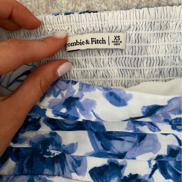 Blue & White Floral Abercrombie Puff Sleeve Top XS - Picture 4 of 5